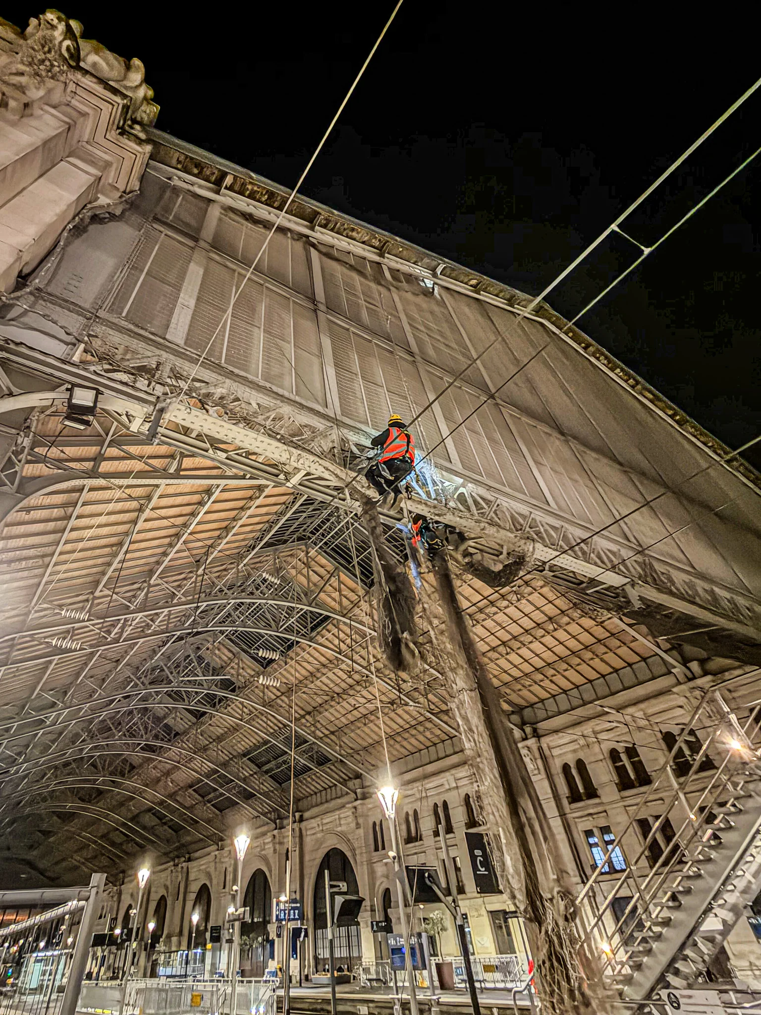 Pose de filets de protection en gare de La Rochelle